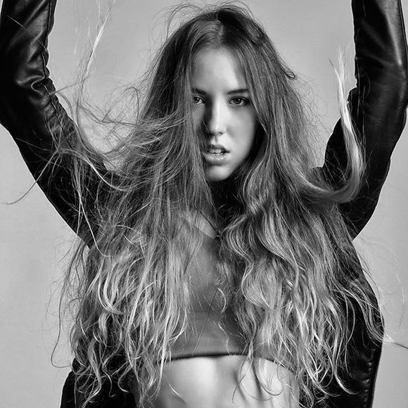 Meet your Posher, Elodie - Picture 1 of 1